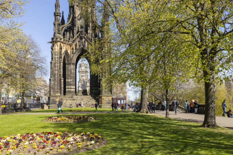 Edinburgh Day Trip from Lindores | Fringe, Food & Hidden Gems